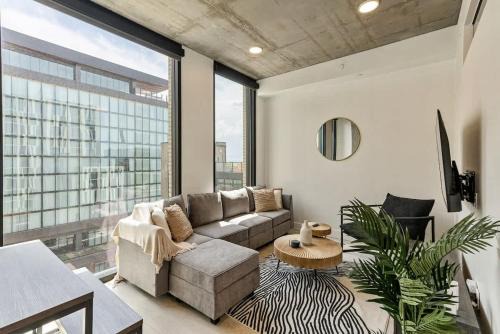Rio Grande Apartment | Rooftop Hot Tub And Pool King Bed DT SLC Parking