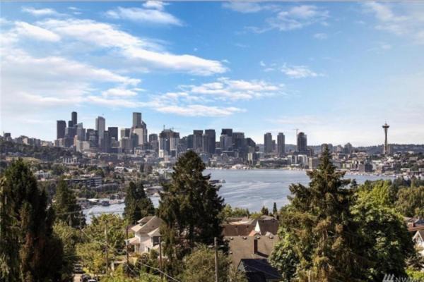 Wallingford House | Rooftop Patio with Waterview, Private Garden & Grill 3BR 3BA- Modern Cityscape