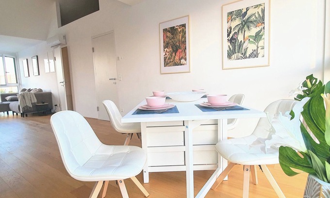 Donaustadt Apartment | Rooftop Terrace, free garage parking and Pool!