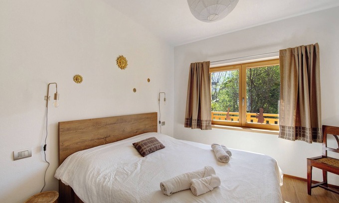Pieve di Cadore Apartment | Room '1- Nene Cristina' with Shared Terrace, Private Garden and Wi-Fi