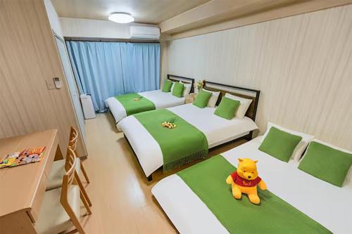 Honmachi Apartment | Room 202 Nishi-Shinjuku Gochome 9 minutes walk 40 square meters Sleeps up to 6 people