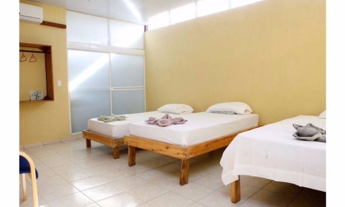 Managua Bed & Breakfast | ROOM 3-C - 3 SINGLE BEDS