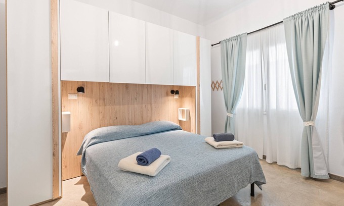 Riola Sardo Apartment | Room '40°Parallelo - Ampia Matrimoniale 4' with Shared Garden, Wi-Fi and Air Conditioning