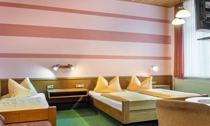 Lehrberg Apartment | Room 6/3 - 4 bed with Wi-Fi