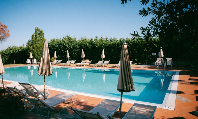 San Donato in Fronzano Apartment | Room '64 H Fattoria Degli Usignoli Doppia' with Shared Pool, Wi-Fi and Air Conditioning