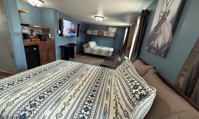 Walden Hotel | Room 9 - Caribou Crossing Motel