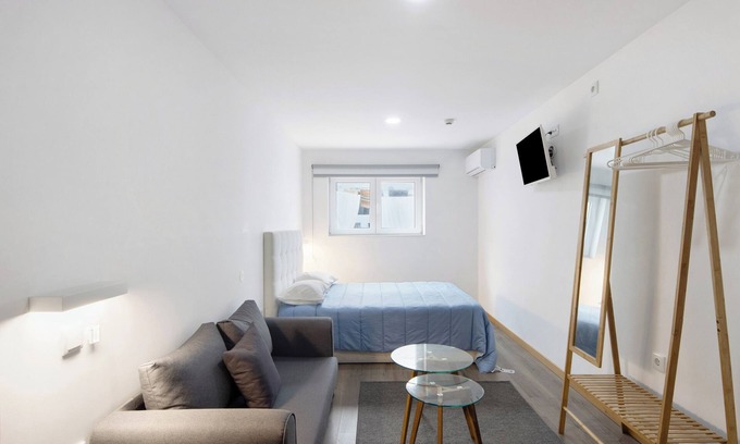 Barra Apartment | Room 'Al Katekero - Quarto 103' with Wi-Fi and Air Conditioning