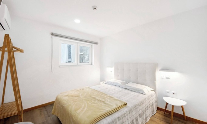 Barra Apartment | Room 'Al Katekero - Quarto 104' with Wi-Fi and Air Conditioning