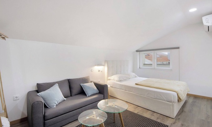 Barra Apartment | Room 'Al Katekero - Quarto 203' with Balcony, Wi-Fi and Air Conditioning