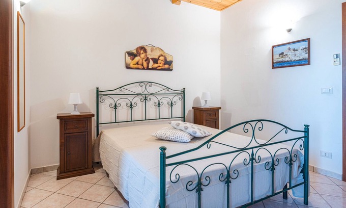 Cocumola Apartment | Room 'Angeli Nel Salento - Room 7' with Private Terrace, Wi-Fi and Air Conditioning