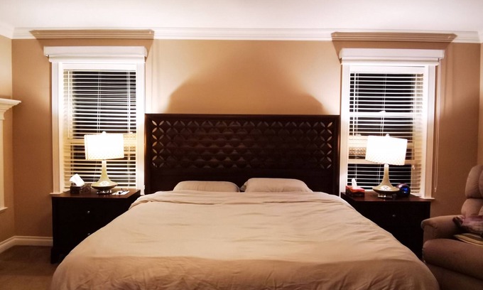 Cordova Bay House | Room #B, Eagle's house