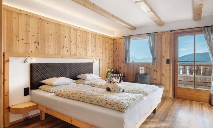 Villandro Apartment | Room 'Blau' with Shared Terrace, Shared Garden and Wi-Fi