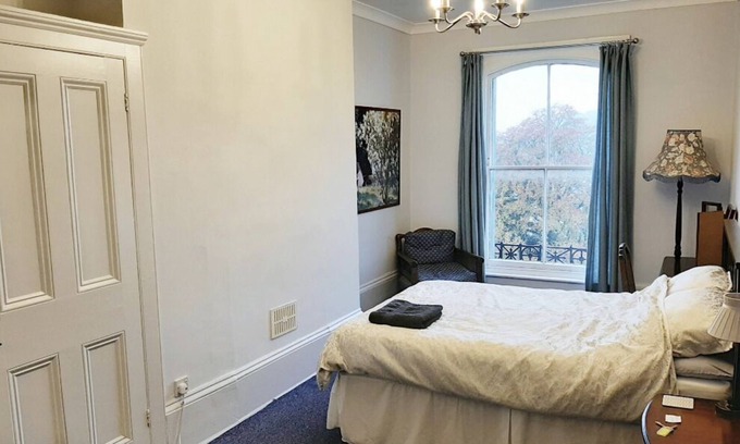 Dover Apartment | Room by the Castle in Historic Dover, UK