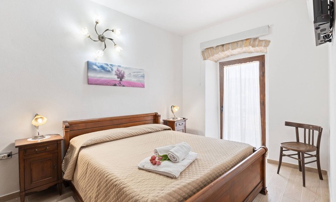 Scano di Montiferro Apartment | Room 'Calliope' with Mountain View, Wi-Fi and Air Conditioning