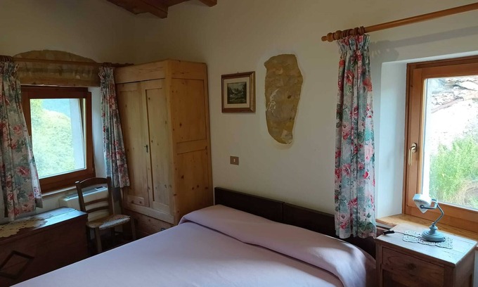Arsie Apartment | Room 'Camera 1' with Mountain View, Shared Garden and Wi-Fi