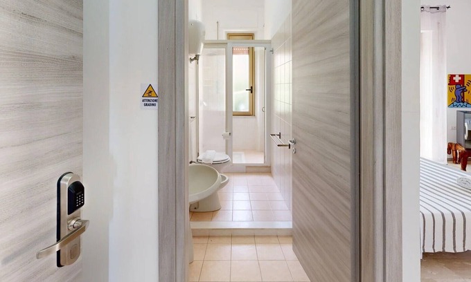 Briatico Bed & Breakfast | Room 'Camera Margherita' with Balcony, Wi-Fi and Air Conditioning