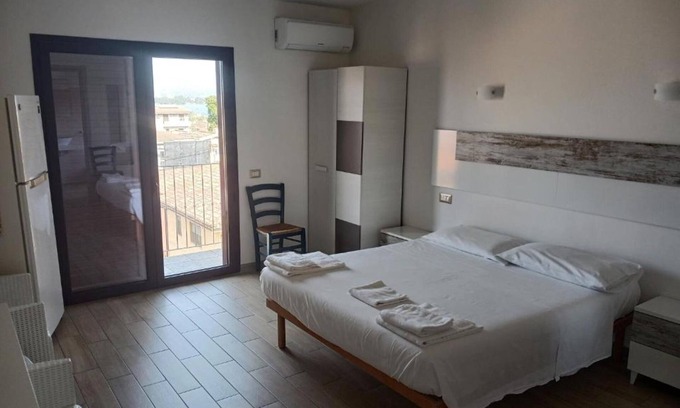 Girasole House | Room 'Camera Matrimoniale Giorgio' with Balcony, Wi-Fi and Air Conditioning