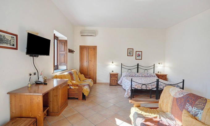 Gragnano Apartment | Room 'Capri Con Vista Monti E Cortile' with Shared Terrace, Shared Garden and Wi-Fi
