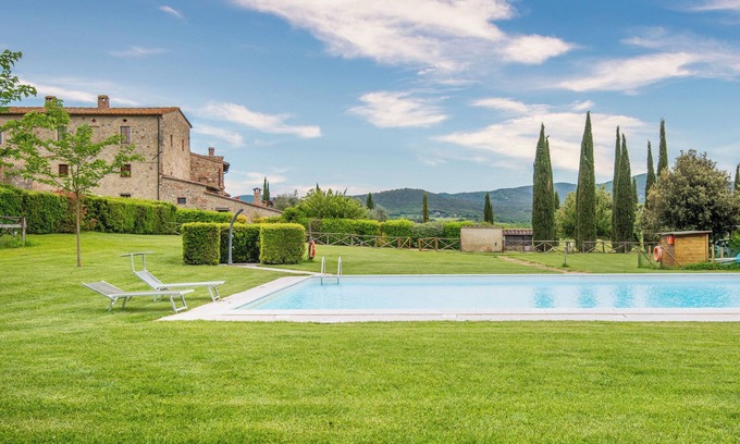 San Macario In Monte Apartment | Room 'Countryhometuscany - Courtyard' with Shared Pool, Private Terrace and Wi-Fi