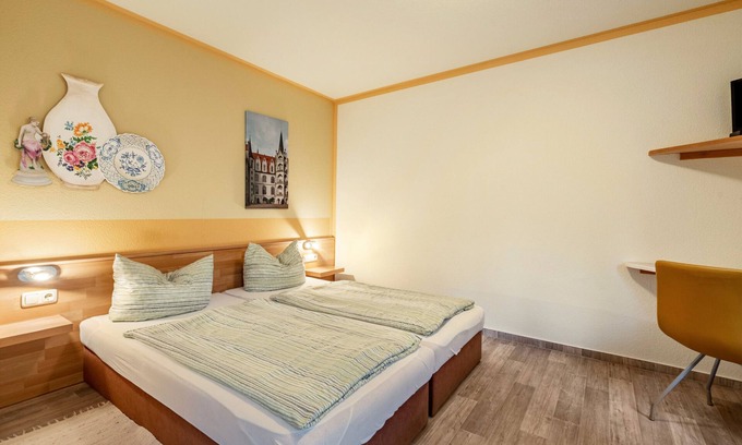 Meissen Apartment | Room 'Doppelzimmer 2' with Shared Terrace and Wi-Fi