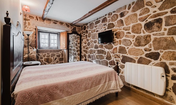 Pitoes das Junias Apartment | Room 'Duplo - 4' with Shared Terrace and Wi-Fi