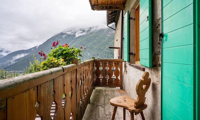San Giacomo Apartment | Room 'Eia' with Mountain View and Shared Garden