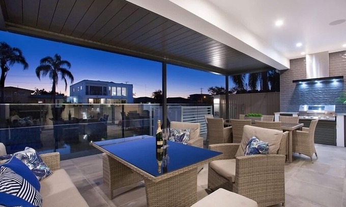 Broadbeach Waters House | Room for everyone in this luxurious waterfront property!