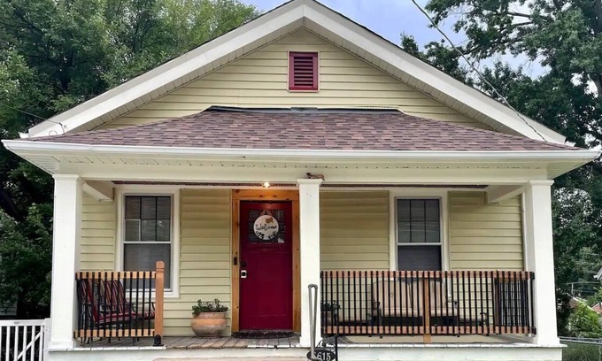 Hillsdale House | ROOM FOR RENT: In Newly Renovated Two Bedroom Home. Safe Location.