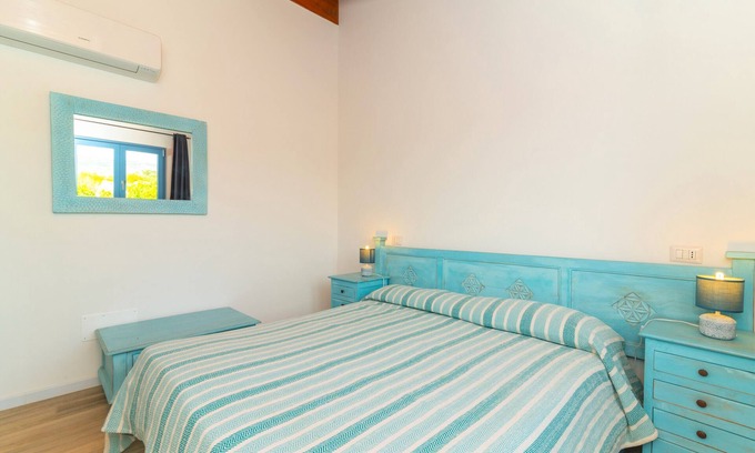 Calangianus Apartment | Room 'Ginepro' with Mountain View, Wi-Fi and Air Conditioning