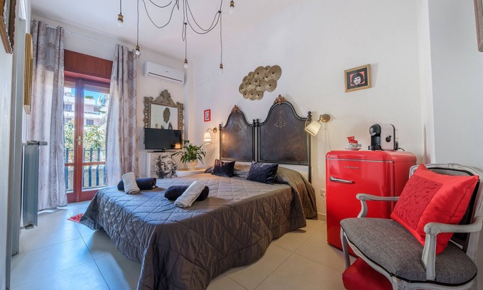 Milazzo House | Room 'Ginostra' with Shared Terrace, Wi-Fi and Air Conditioning