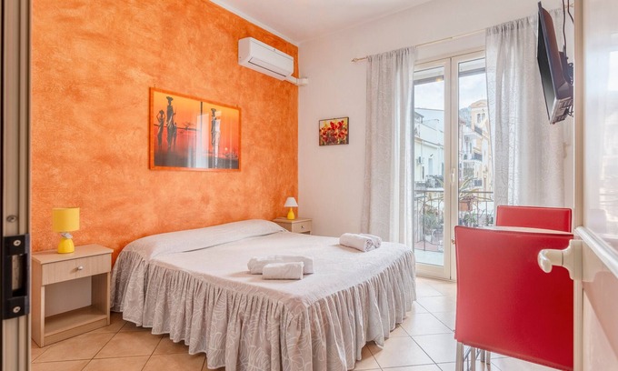 Isola delle Femmine Apartment | Room 'Gio Di Maggio' with Balcony, Wi-Fi and Air Conditioning