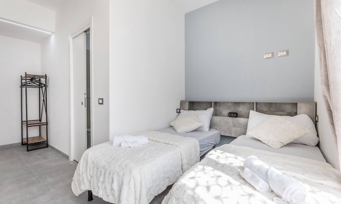 Quartiere XXII Collatino Apartment | Room 'Gordiani Guest House - Blue' with Wi-Fi and Air Conditioning