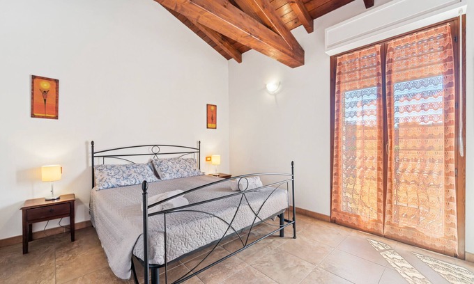 Teulada Apartment | Room 'Ibisco Teulada' with Shared Terrace, Wi-Fi and Air Conditioning