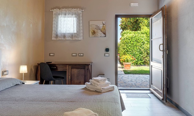 Borgo San Lorenzo Apartment | Room 'Il Borghetto Girasole' with Shared Garden, Wi-Fi and Air Conditioning