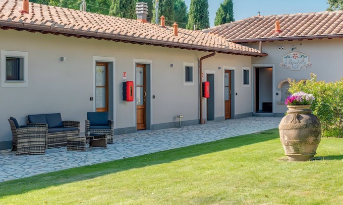 Borgo San Lorenzo Apartment | Room 'Il Borghetto Lavanda' with Shared Garden, Wi-Fi and Air Conditioning