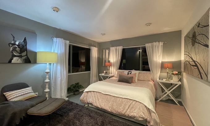 Rothesay Bay House | Room in a tropical garden with a pool and great location on North Shore