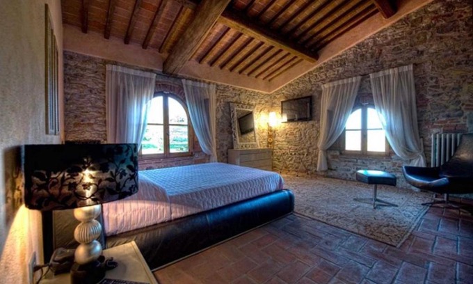 Santa Cristina a Mezzana House | Room in BB - Room overlooking the vineyards and Florence