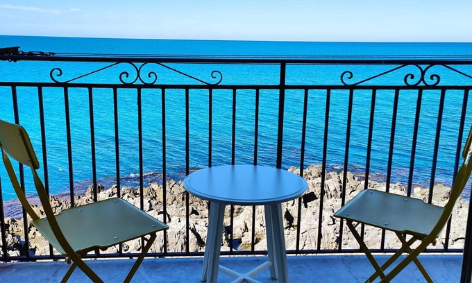 Cefalu House | Room in Guest Room - Central Room With Balcony And Amazing Sea View