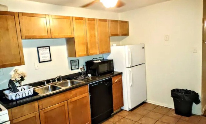 Midtown-Edmondson House | Room in Guest Room - Cozy Bedroom Close to Downtown