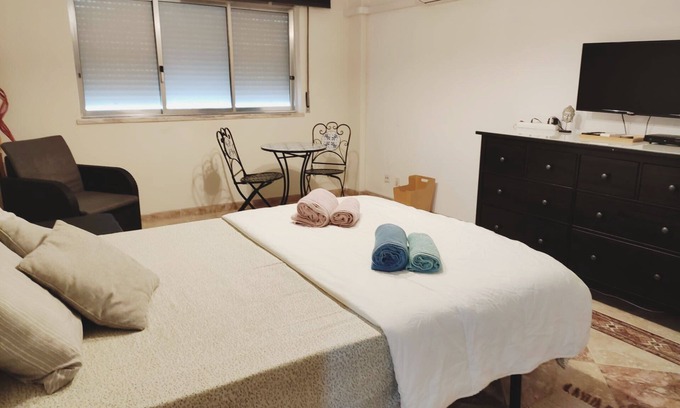 Corroios Apartment | Room in Guest House Patrocínio