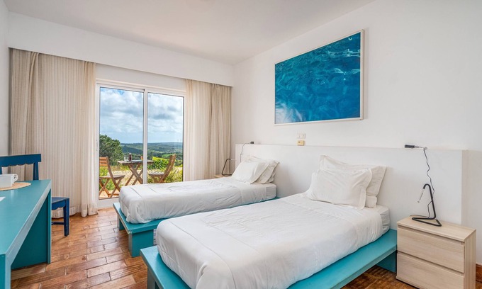 Aljezur Apartment | Room 'Janeiro' with Sea View, Shared Pool and Wi-Fi