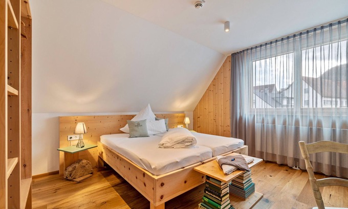 Lautlingen Apartment | Room 'Josef' with Shared Terrace and Wi-Fi