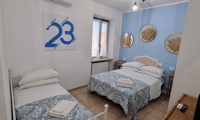 Asti Apartment | Room 'L'angolo Azzurro' with Wi-Fi and Air Conditioning