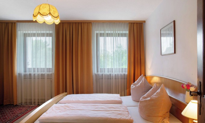 Bad Griesbach im Rottal Apartment | Room 'Landhaus Strell - Zimmer 2' with Shared Terrace, Shared Garden and Wi-Fi