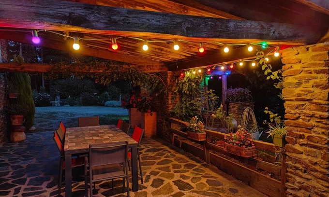 Saumane Apartment | Room 'Le Moint Aigoual' with shared terrace, shared garden and Wi-Fi