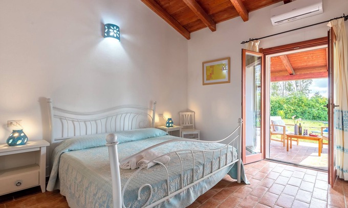 Santa Maria La Palma Apartment | Room 'Matrimoniale' with Private Terrace, Wi-Fi and Air Conditioning