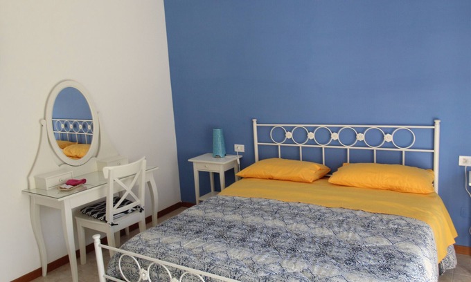 Ortona Apartment | Room 'Nadir' with Mountain View, Wi-Fi, and Air Conditioning