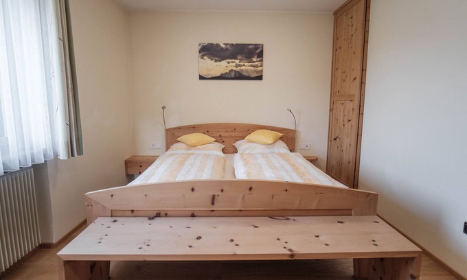 Velturno Apartment | Room 'Oberhemberger Hof Dreier' with Mountain View, Shared Terrace and Wi-Fi
