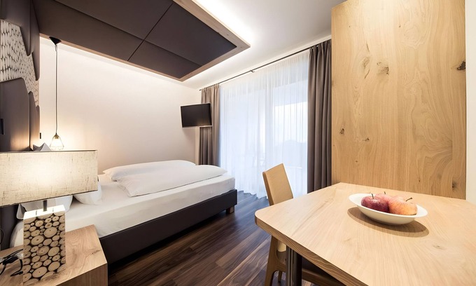Plan Apartment | Room 'Panorama - Das Gästezimmer Lll' with Mountain View, Shared Terrace and Wi-Fi