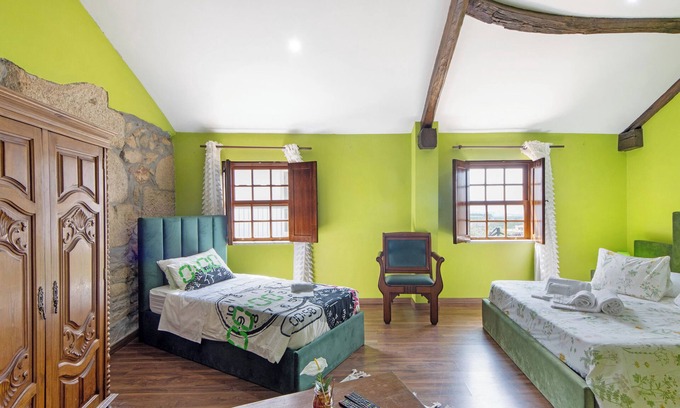 Armamar Apartment | Room 'Quarto 3 - Gojim Casa Rural' with Mountain View, Wi-Fi and Air Conditioning